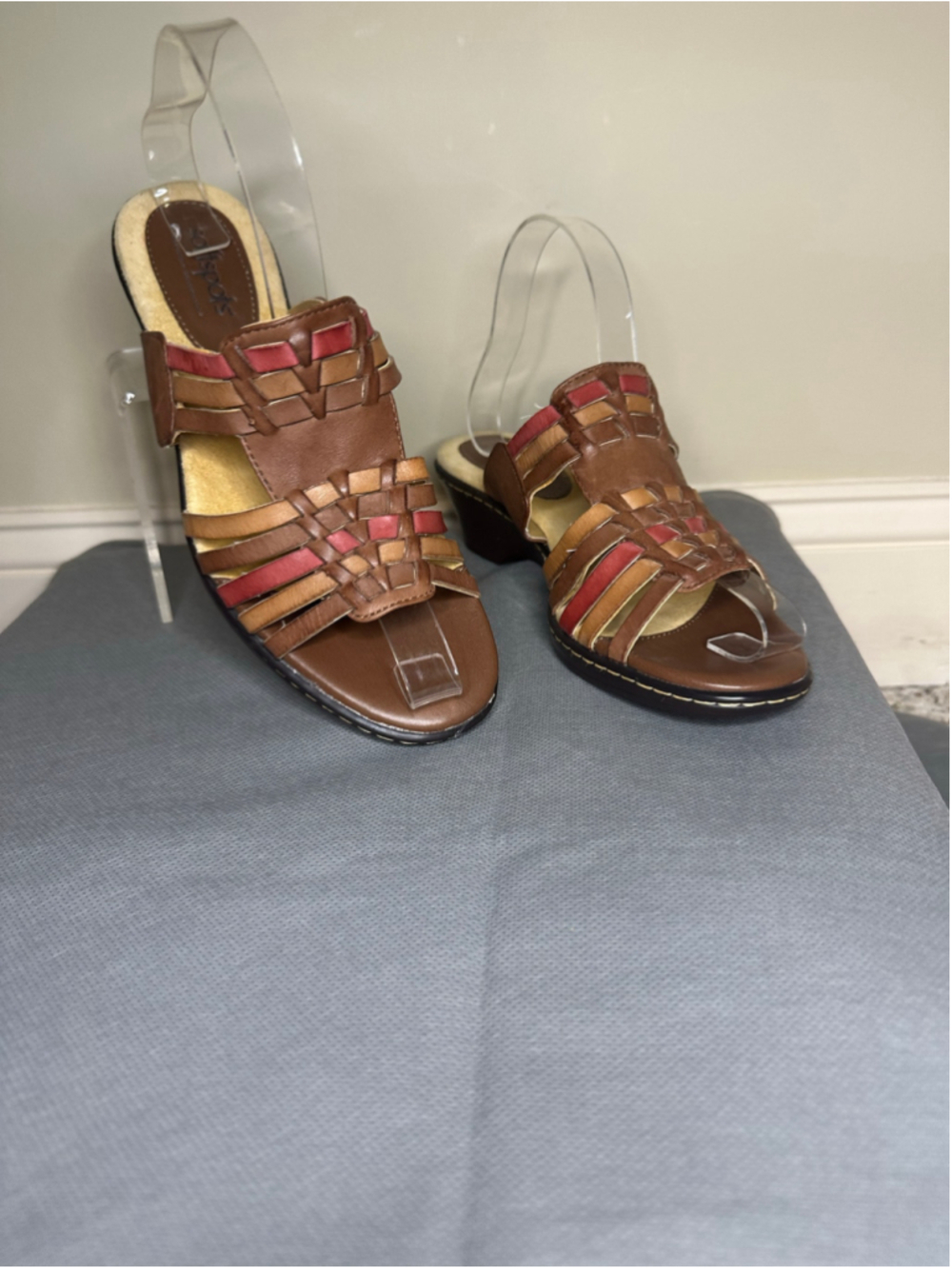 Softspots Multi-Color Brown Red Tan Woven Leather Cushion Sandals size 7 N